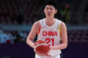 开云-还是最稳的点！胡金秋半场5中5贡献12分&amp;抢下4个前场板