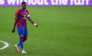 记者：纽卡想签水晶宫后卫格伊预计价格4000万镑，切尔西等队竞争