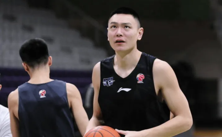 开云体育网址-媒体人：球员转型当教练最好还是要有个过渡期，不能转太快